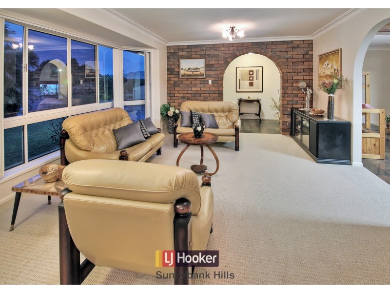 8 Brandy Court, Calamvale QLD 4116