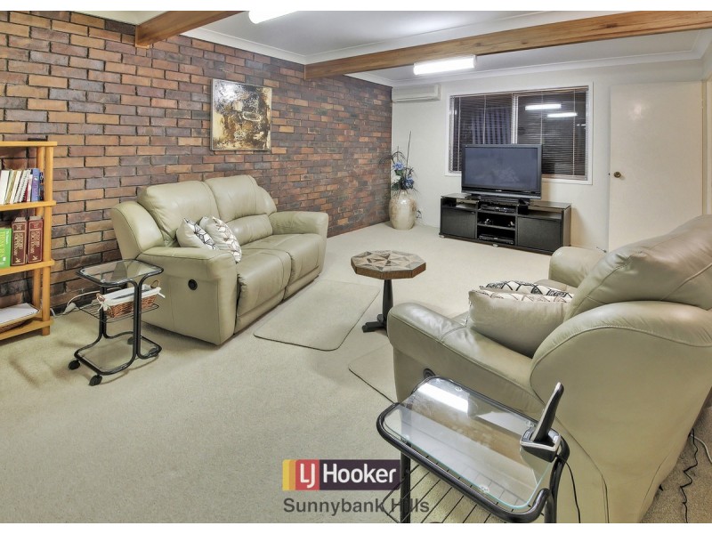 8 Brandy Court, Calamvale QLD 4116