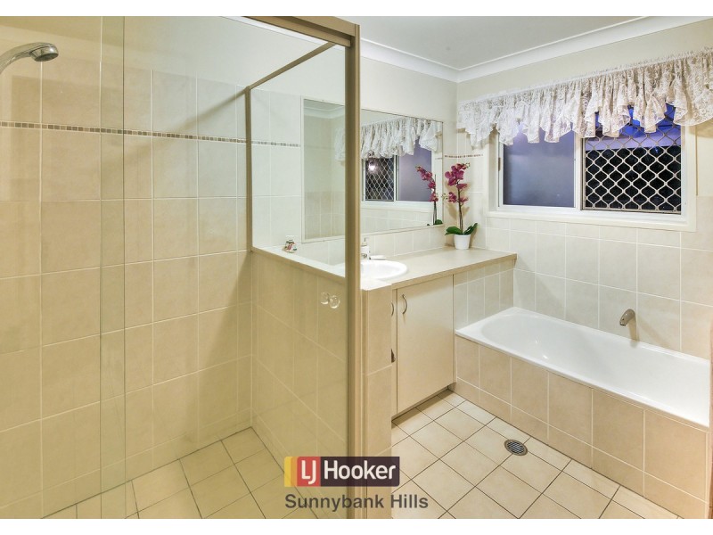 8 Brandy Court, Calamvale QLD 4116