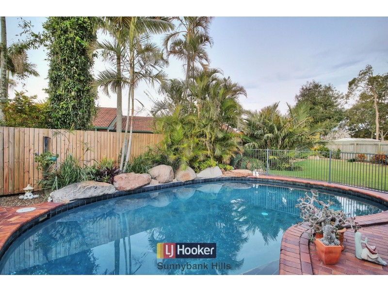 8 Brandy Court, Calamvale QLD 4116