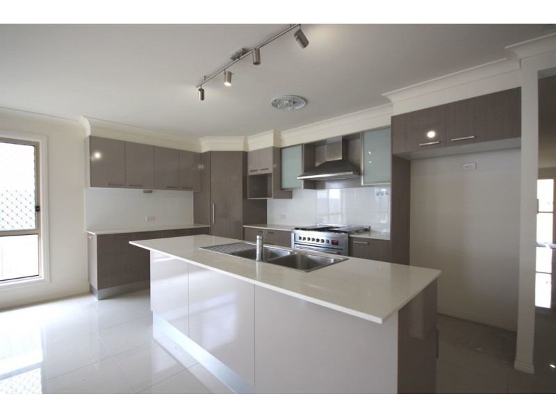 15 Harvey Place, Calamvale QLD 4116