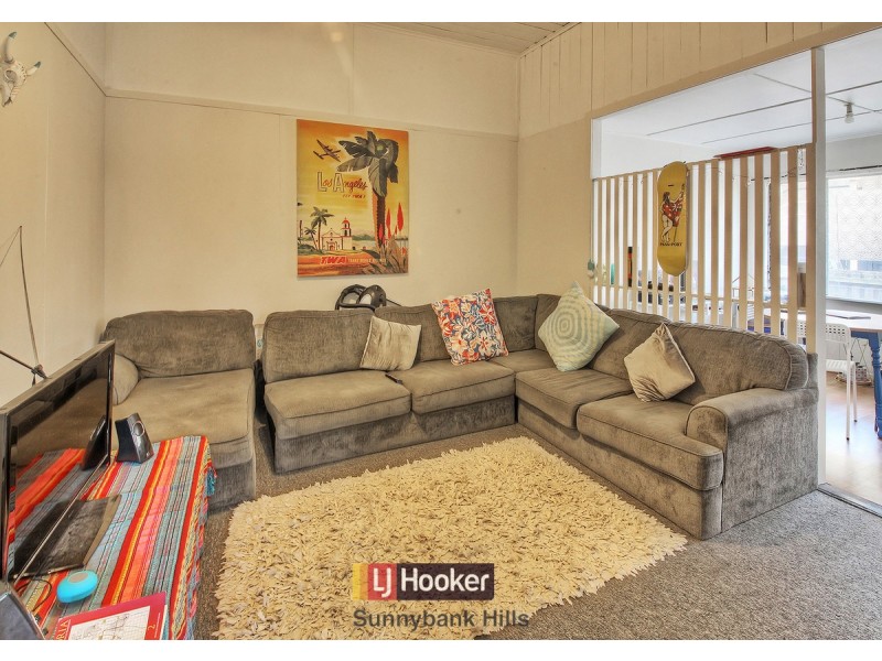 17 Woodford Street, Holland Park West QLD 4121