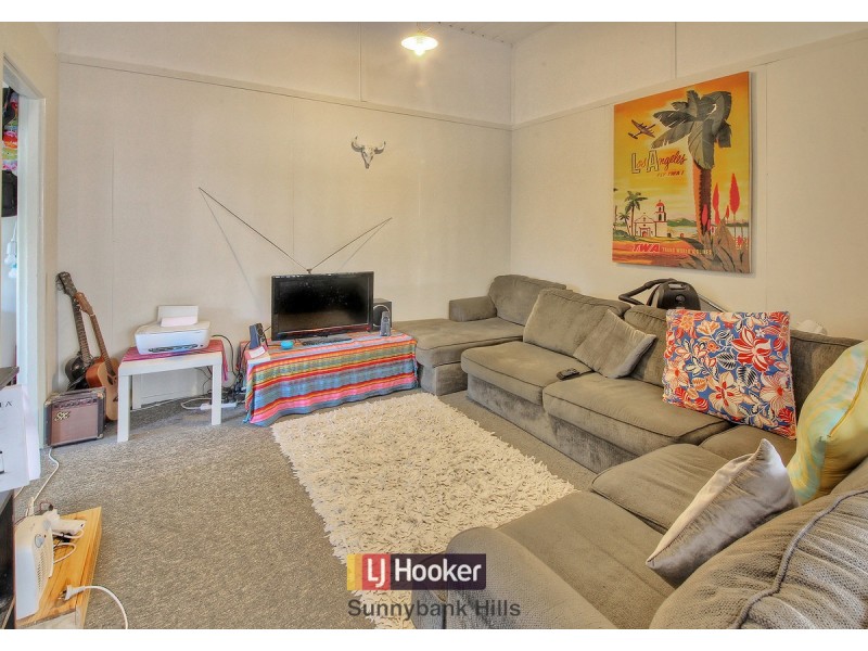 17 Woodford Street, Holland Park West QLD 4121