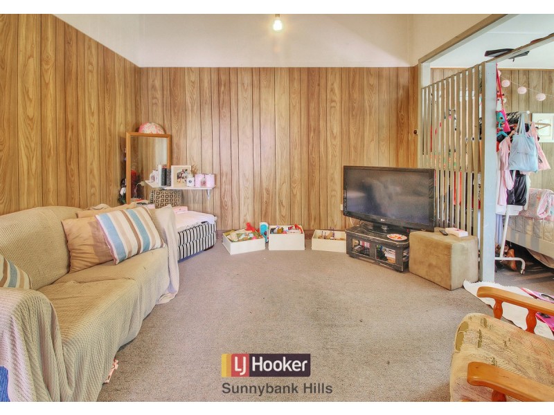 17 Woodford Street, Holland Park West QLD 4121