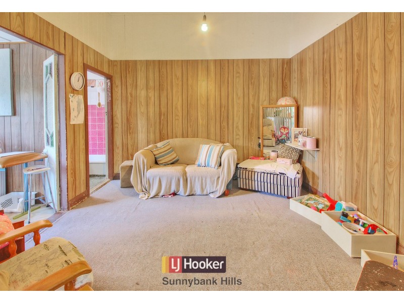 17 Woodford Street, Holland Park West QLD 4121