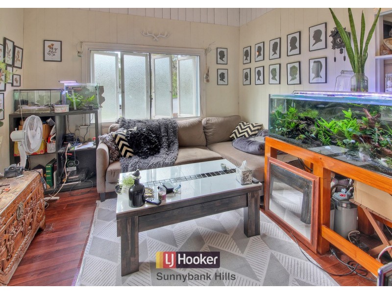 17 Woodford Street, Holland Park West QLD 4121