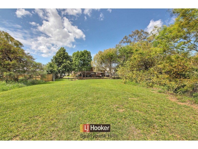 17 Woodford Street, Holland Park West QLD 4121