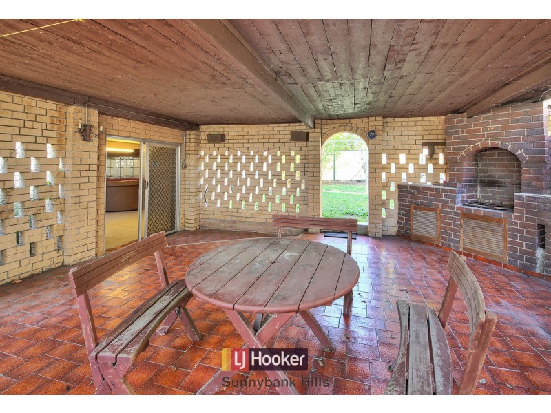 15 Moorgate Street, Macgregor QLD 4109