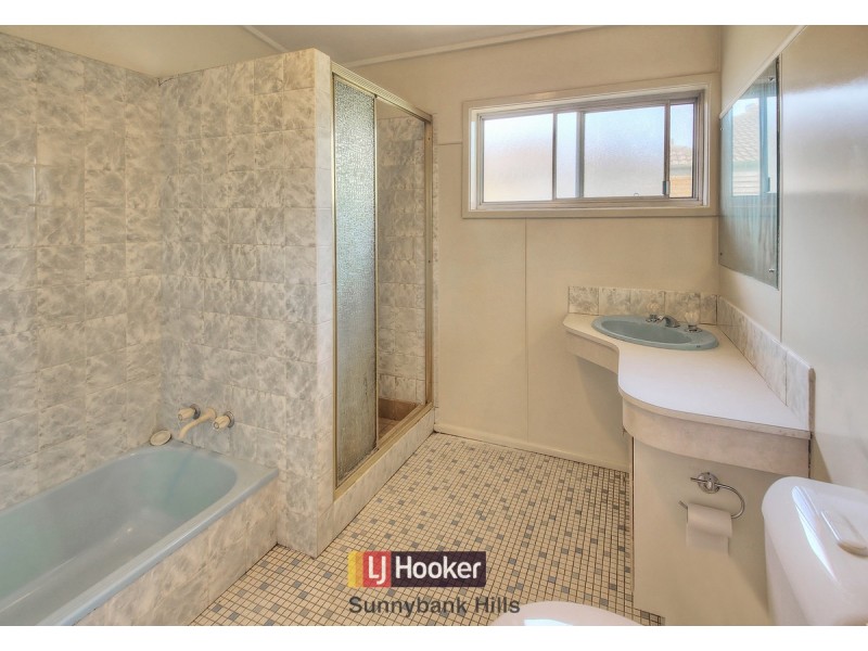 15 Moorgate Street, Macgregor QLD 4109