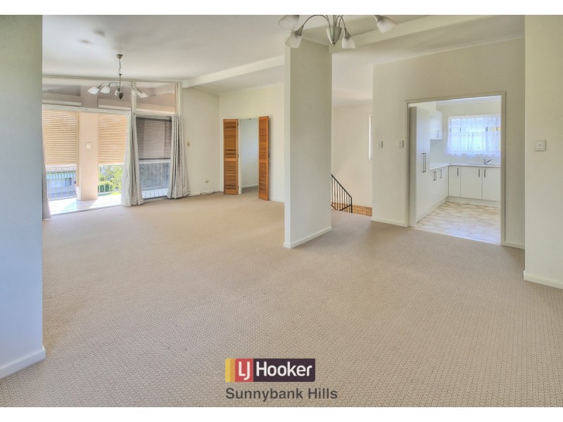 15 Moorgate Street, Macgregor QLD 4109