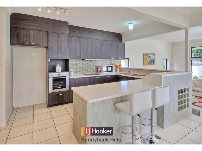 32 Gatling Road, Cannon Hill QLD 4170