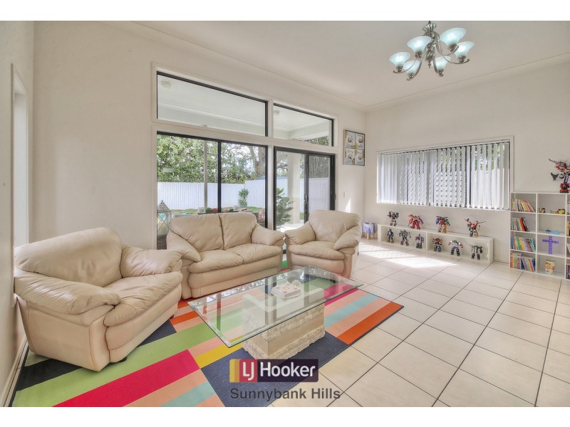 32 Gatling Road, Cannon Hill QLD 4170