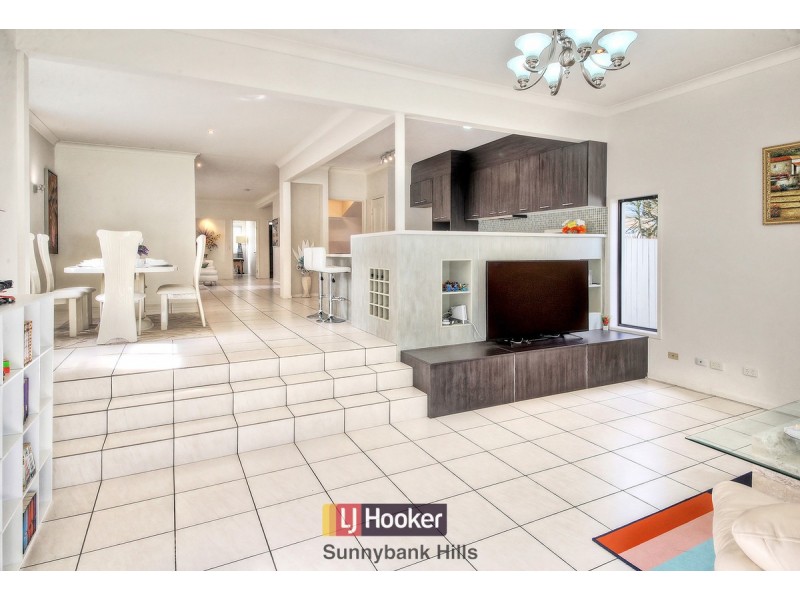 32 Gatling Road, Cannon Hill QLD 4170