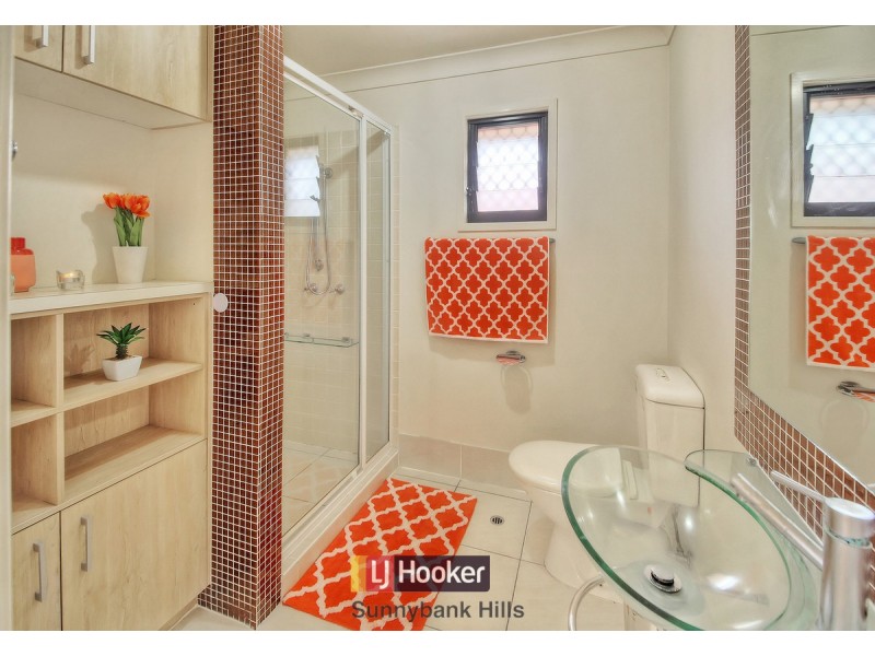 32 Gatling Road, Cannon Hill QLD 4170