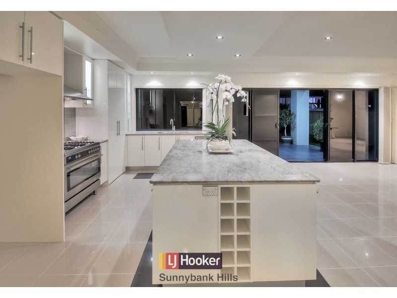 15 Willowleaf Close, Stretton QLD 4116