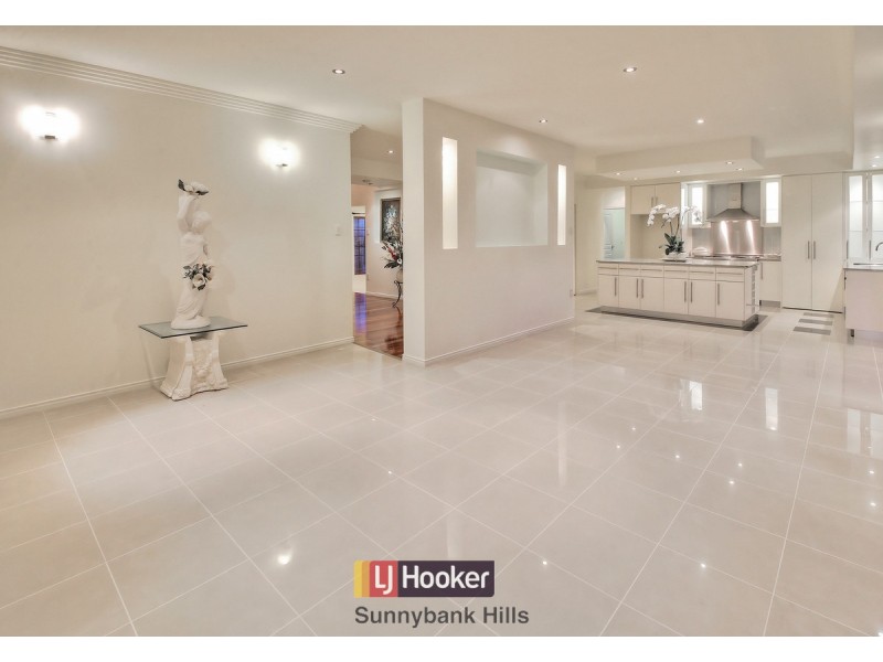 15 Willowleaf Close, Stretton QLD 4116