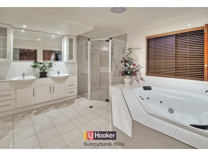 15 Willowleaf Close, Stretton QLD 4116