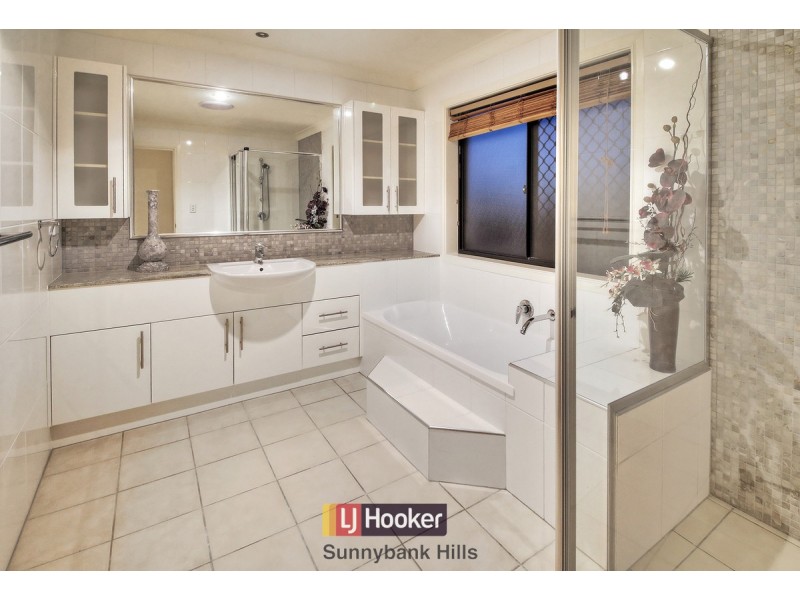 15 Willowleaf Close, Stretton QLD 4116