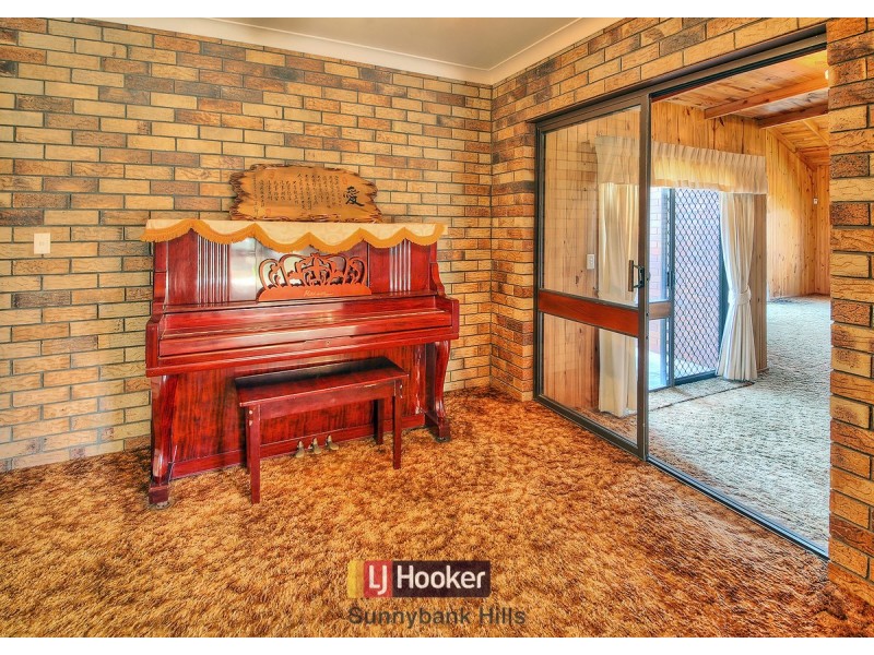 64 Chauvin Street, Robertson QLD 4109