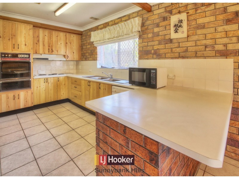 64 Chauvin Street, Robertson QLD 4109