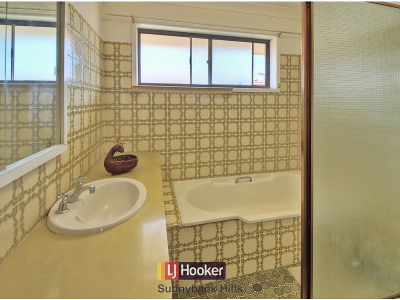 64 Chauvin Street, Robertson QLD 4109