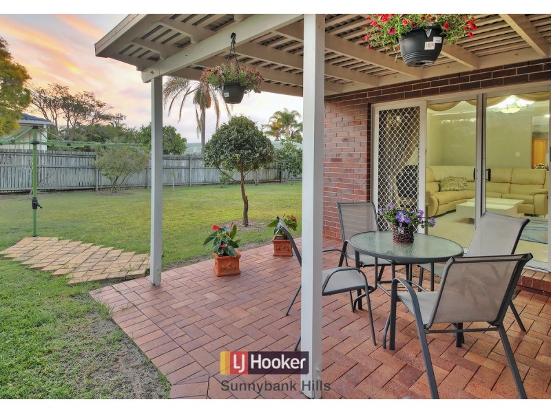 11 Poinciana Crescent, Stretton QLD 4116