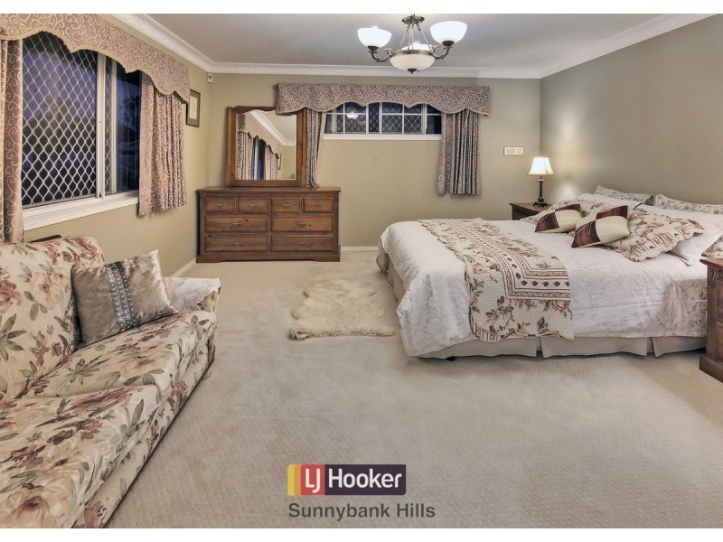 11 Poinciana Crescent, Stretton QLD 4116