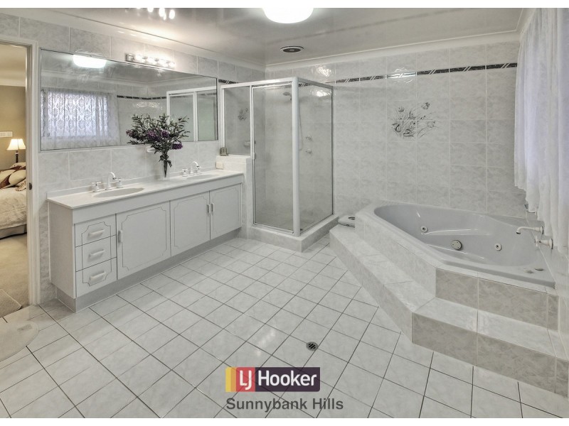 11 Poinciana Crescent, Stretton QLD 4116