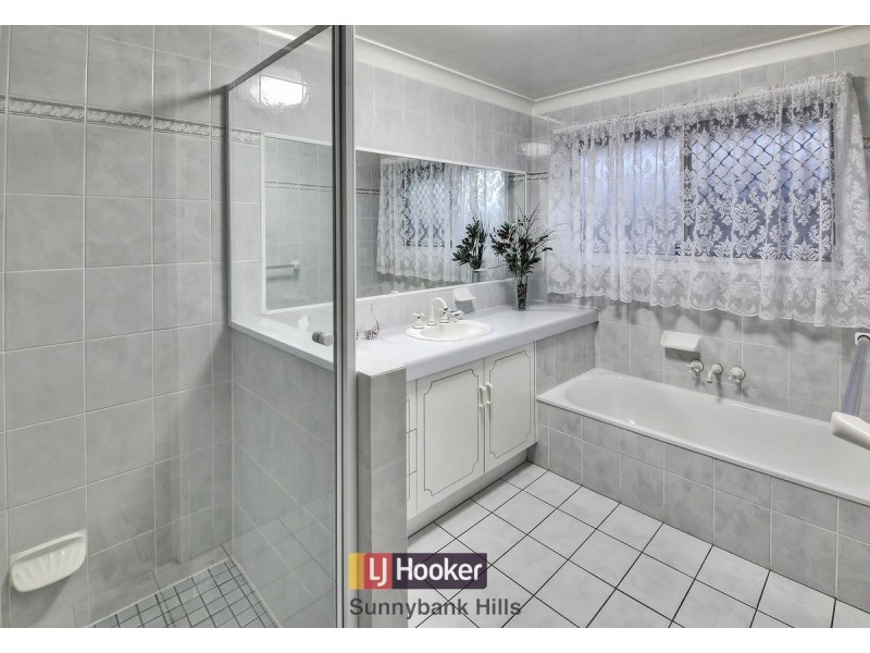 11 Poinciana Crescent, Stretton QLD 4116