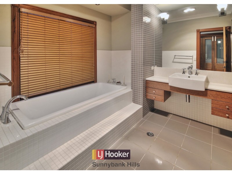 60 Dandelion Street, Eight Mile Plains QLD 4113