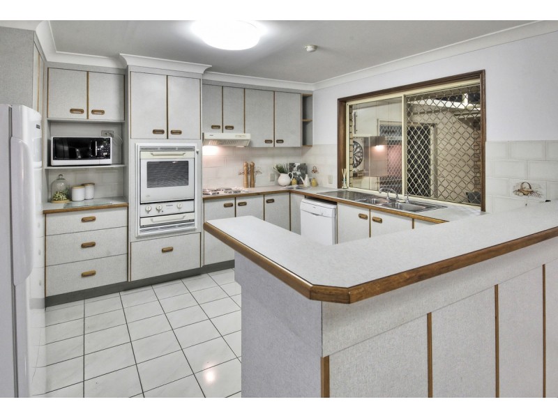 73 Bordeaux Street, Eight Mile Plains QLD 4113