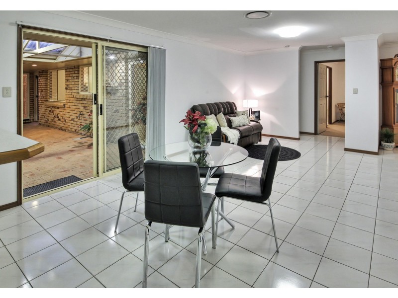 73 Bordeaux Street, Eight Mile Plains QLD 4113