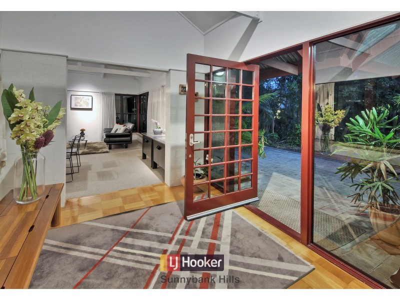 24 Dance Crescent, Eight Mile Plains QLD 4113