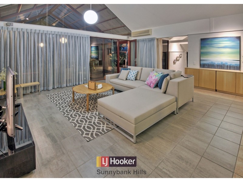 24 Dance Crescent, Eight Mile Plains QLD 4113