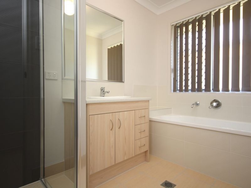 14 Bluegrass Court (off Tranquil, Hillcrest QLD 4118