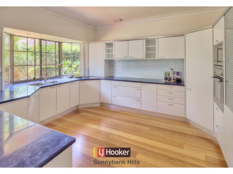 11 Peterleen Street, Robertson QLD 4109