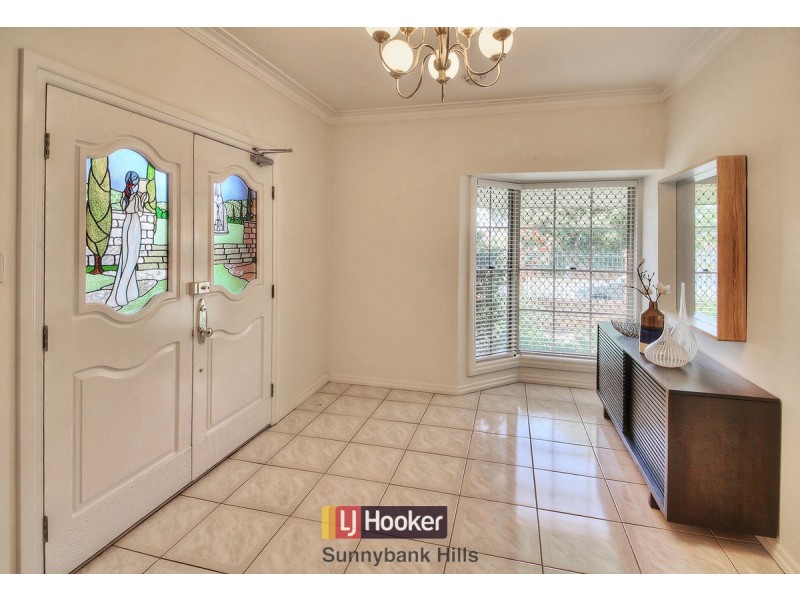 11 Peterleen Street, Robertson QLD 4109