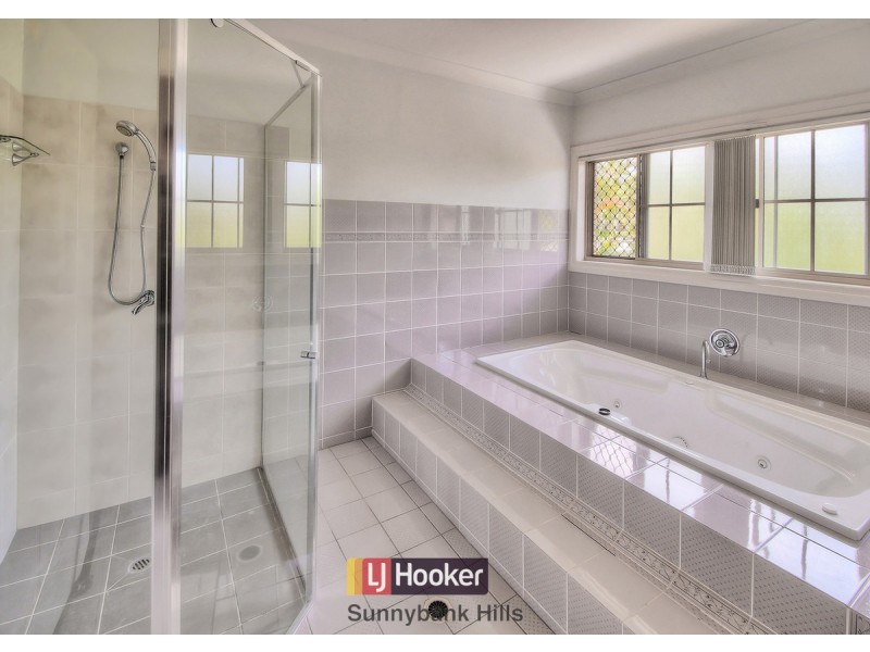 11 Peterleen Street, Robertson QLD 4109