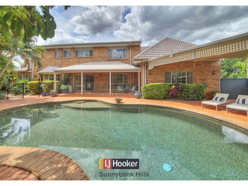 11 Peterleen Street, Robertson QLD 4109