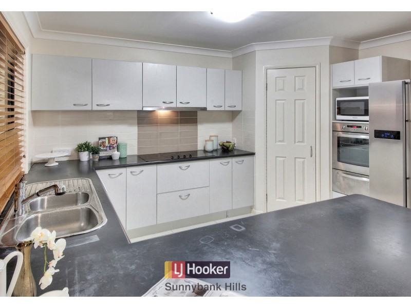 15 Avonlea Place, Eight Mile Plains QLD 4113