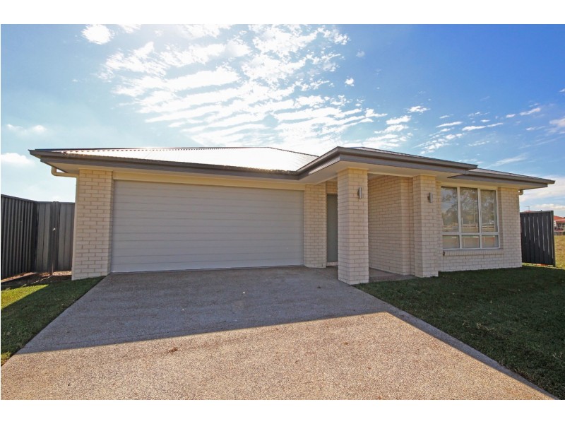 16 Parkway Street, Kuraby QLD 4112