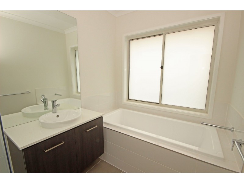 16 Parkway Street, Kuraby QLD 4112