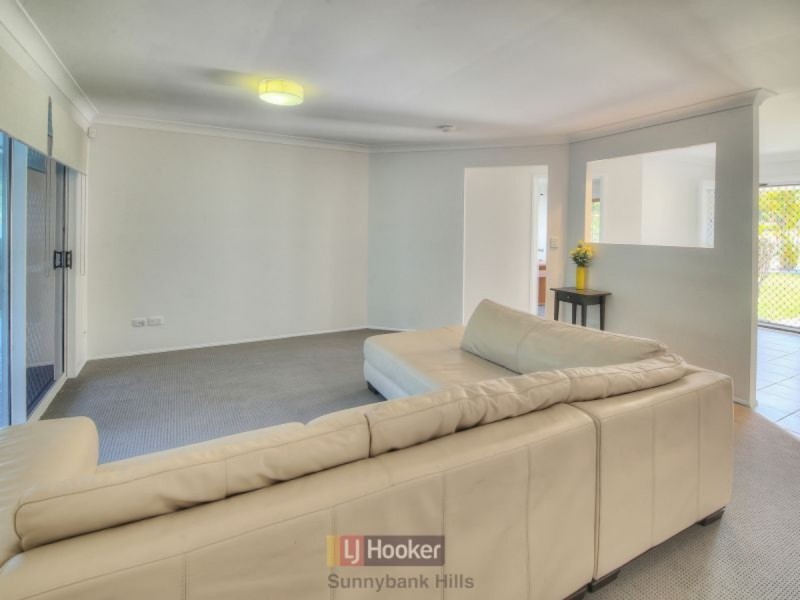 17 Golden Rain Place, Stretton QLD 4116