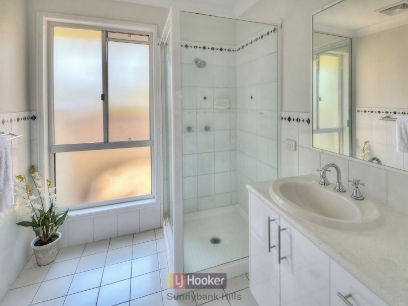 17 Golden Rain Place, Stretton QLD 4116