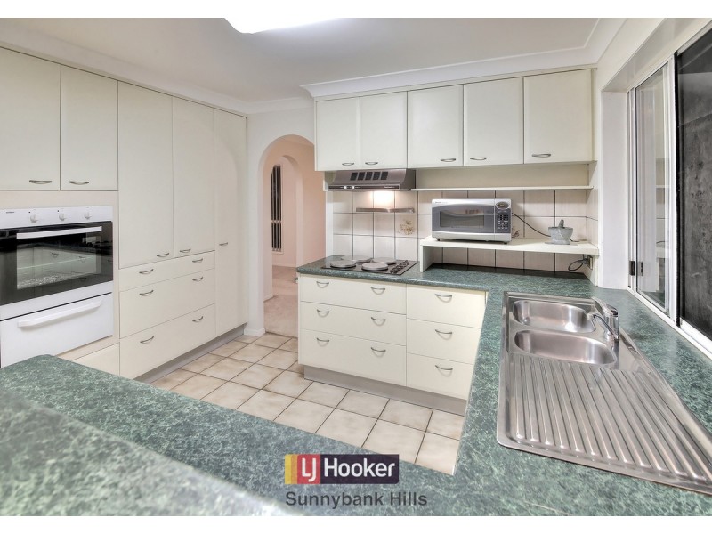 5 Hoover Court, Stretton QLD 4116