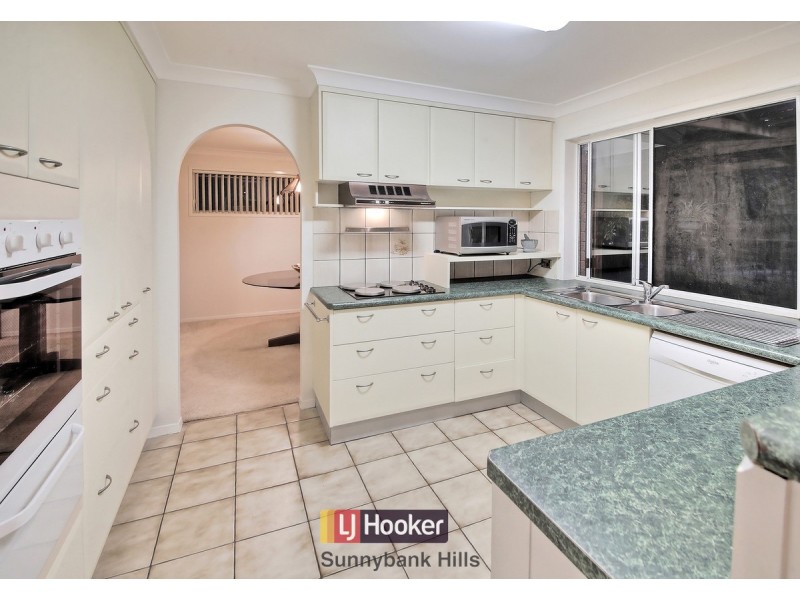 5 Hoover Court, Stretton QLD 4116