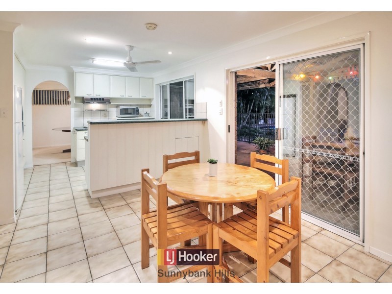 5 Hoover Court, Stretton QLD 4116