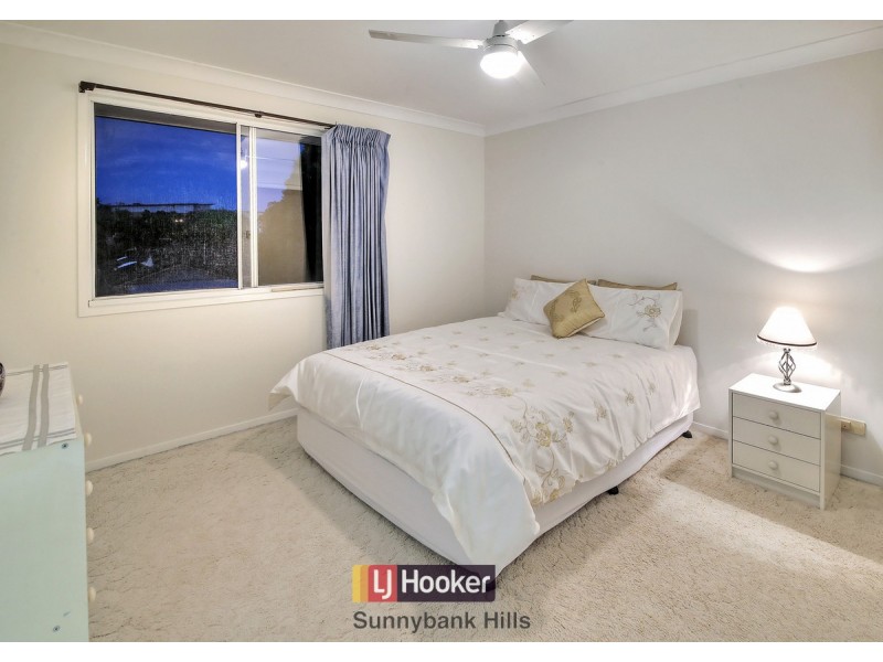 5 Hoover Court, Stretton QLD 4116