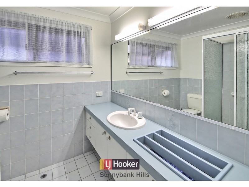 5 Hoover Court, Stretton QLD 4116