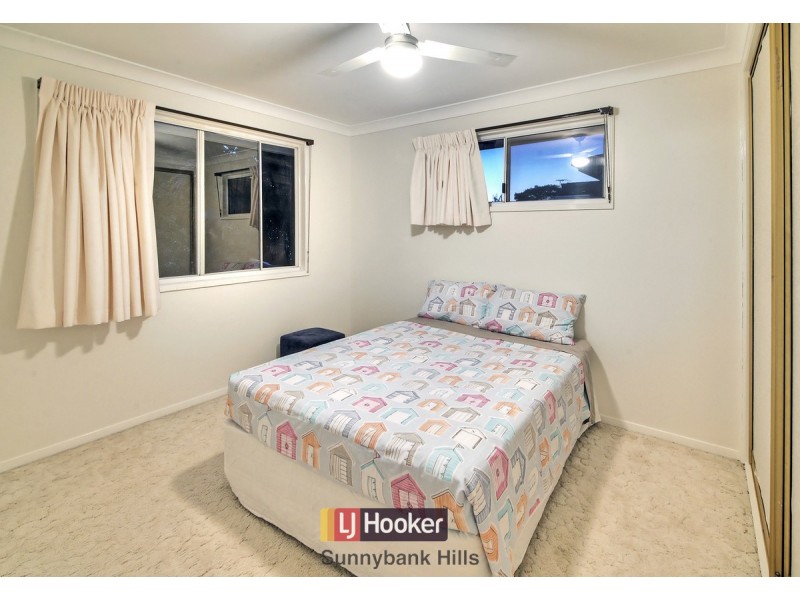 5 Hoover Court, Stretton QLD 4116